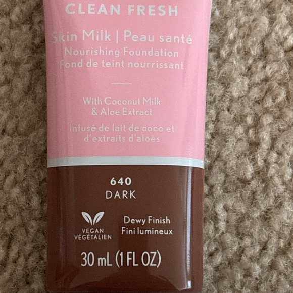 Covergirl Clean Fresh Skin Milk Nourishing Foundation, 1FL OZ, 640-Dark new - Picture 11 of 11
